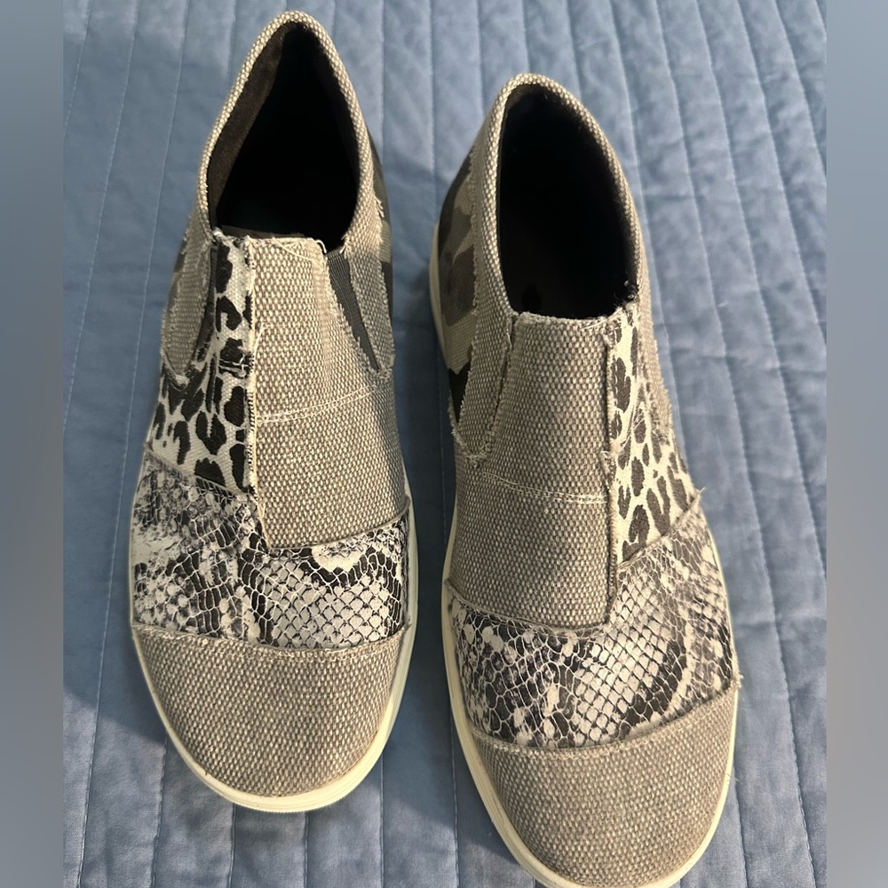 Women's slide on shoes